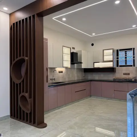 A newly finished L-shaped kitchen with glossy dusty-rose lower shutters and white uppers
