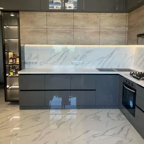 L-shaped kitchen with glossy grey lower cabinets, wood-grain upper cabinets, a book-matched marble backsplash and countertop