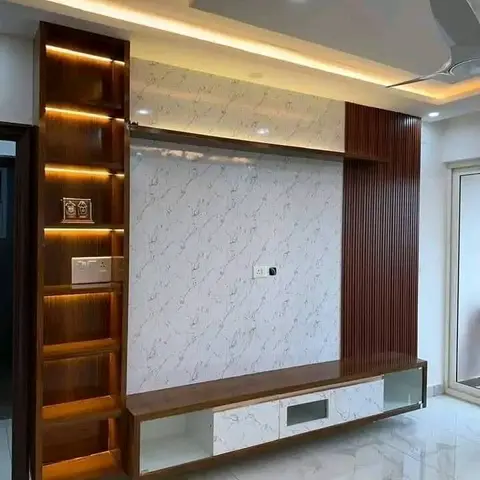 Living room TV wall with marble-effect cladding, a backlit wood display shelf, a fluted wood side panel and a floating TV console with a glass display cutout